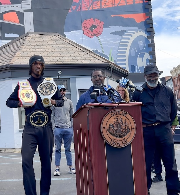Boxing Trainer SamuelBunch speaks min copy 1